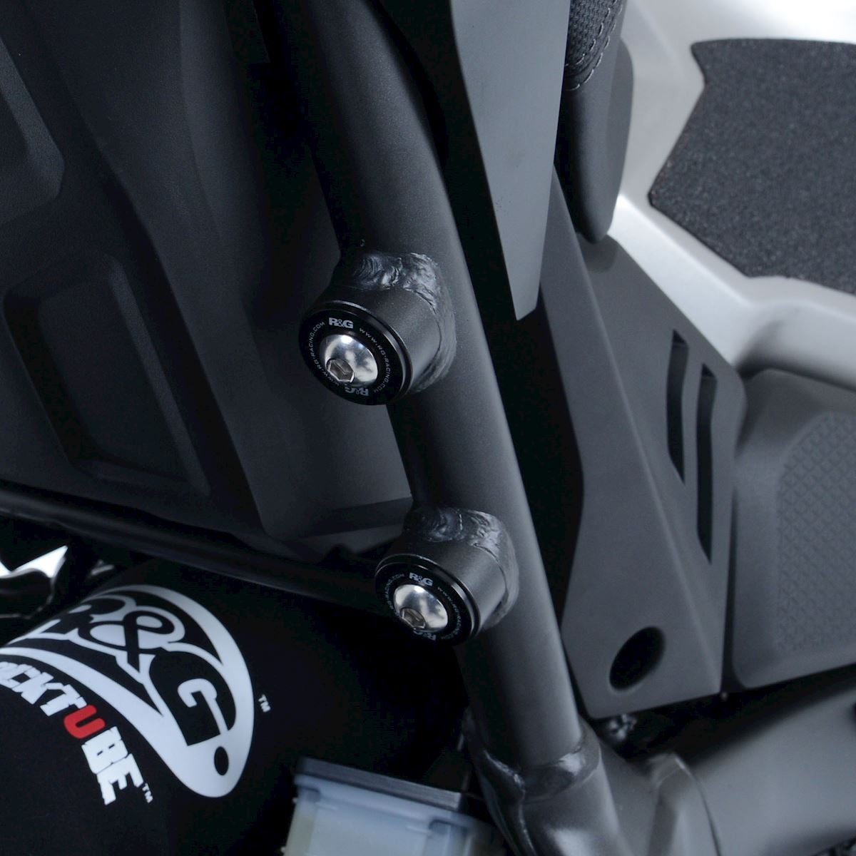 Rear Foot Rest Blanking Plugs for Honda CB1000F '26-, CB125R '18-, CB650R '19- , CBR650R '19- (E-Clutch '24-), QJMOTOR SRK 421 RR '25- and 6 more.(Single)