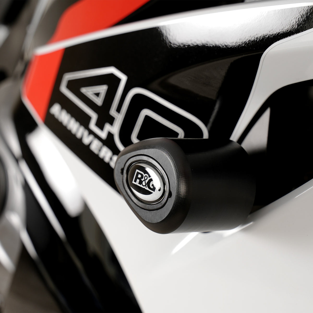 Crash Protectors - Aero Style for Suzuki GSX-R1000 '17- '24, GSX-R1000R '17- & GSX-R1000RS '26- [Non-Drill Kit]