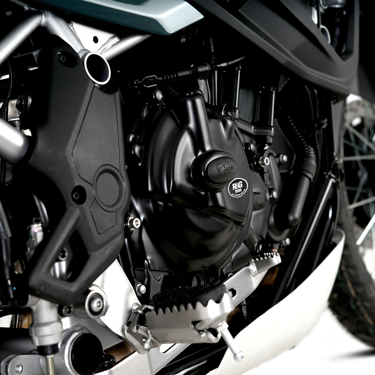 Engine Case Cover for Kawasaki KLE500 '26-, KLE500 SE ’26-, Z500 '24-, Eliminator 500 '24-, Ninja 400 '18- and 4 others.