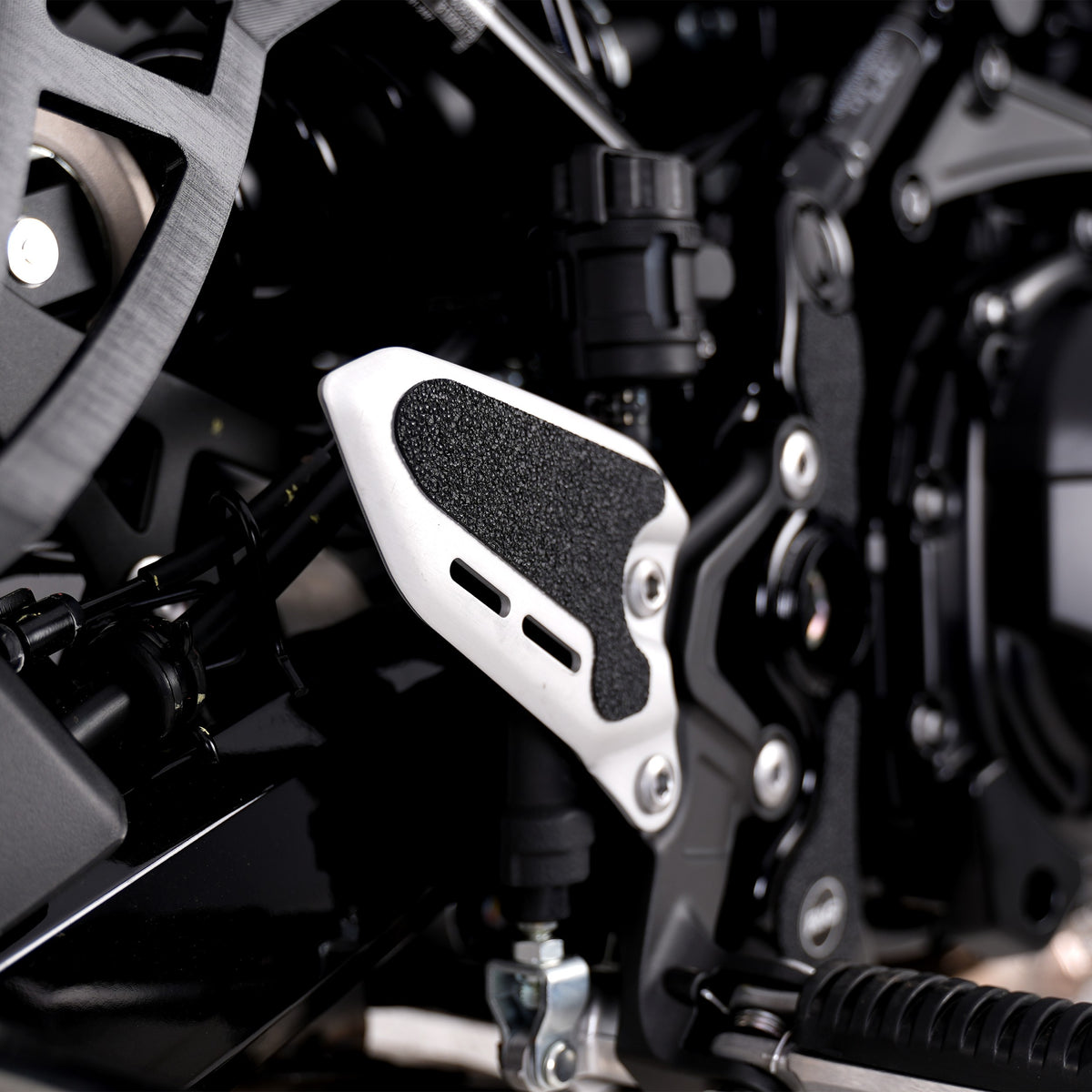 R&G Boot Guard Kit for Kawasaki Z900RS '21-