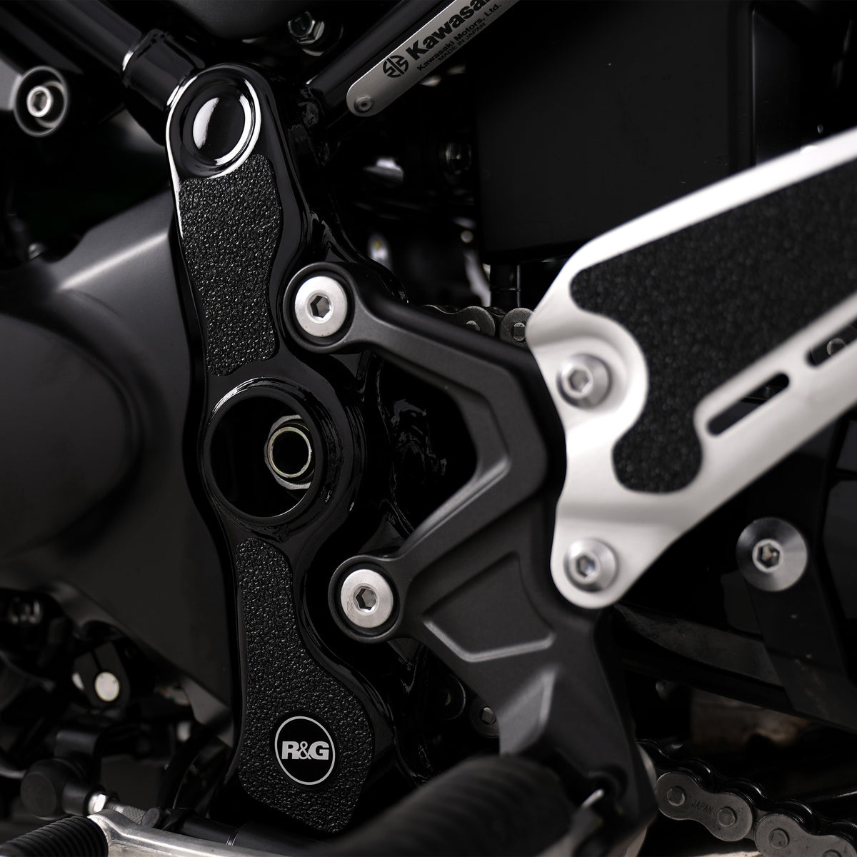R&G Boot Guard Kit for Kawasaki Z900RS '21-