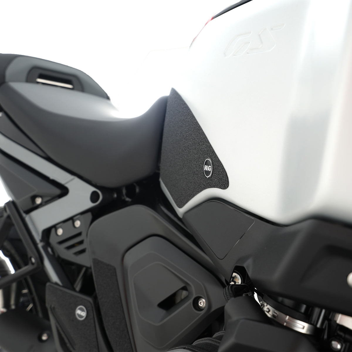 R&G Tank Traction Grips for BMW R 1300 GS Adventure '24-