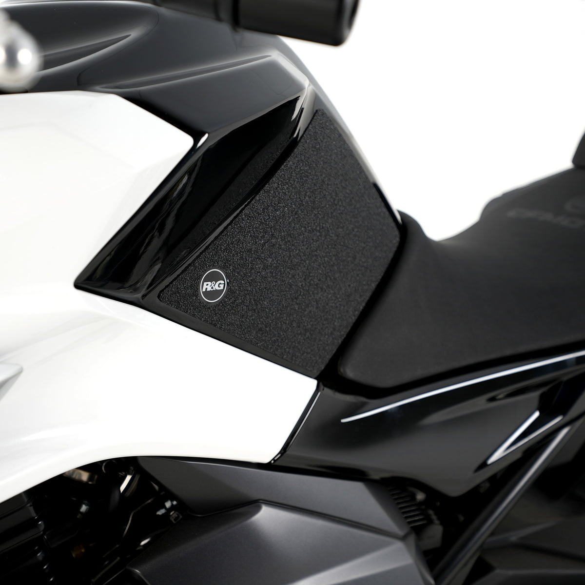 R&G Tank Traction Grips for CFMoto 650NK '22-