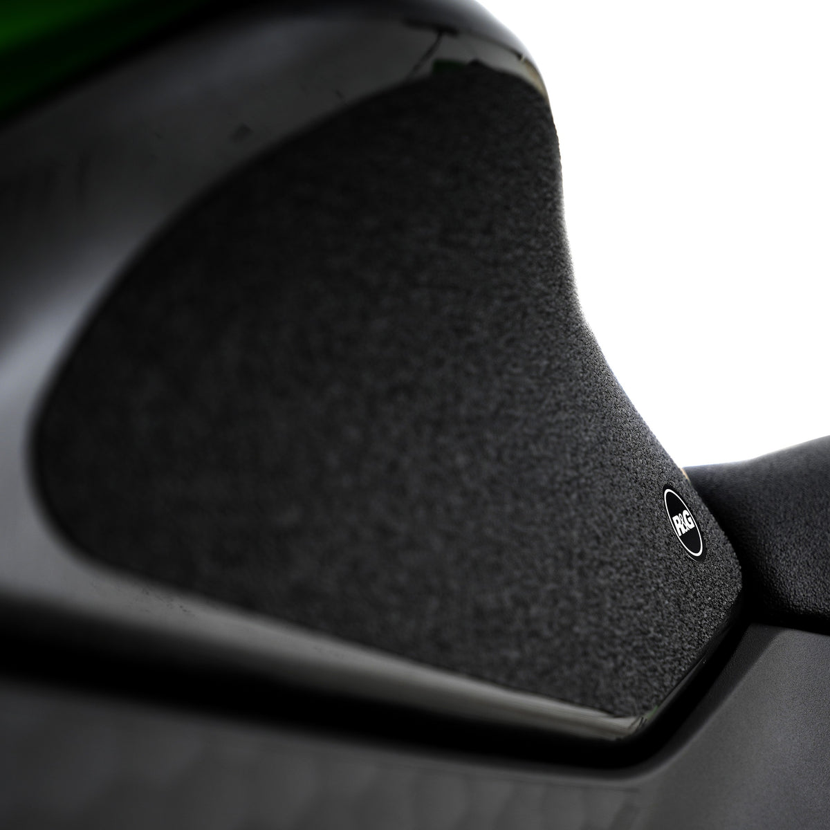 R&G Tank Traction Grip for Kawasaki Z650 S ‘26-, Z650 '17- & Ninja 650 '17-