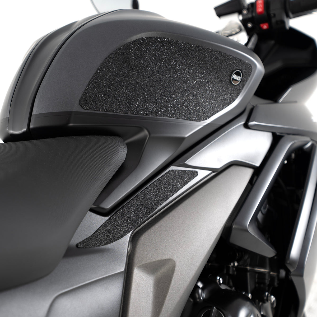R&G Tank Traction Grips for Triumph Daytona 660 '24-