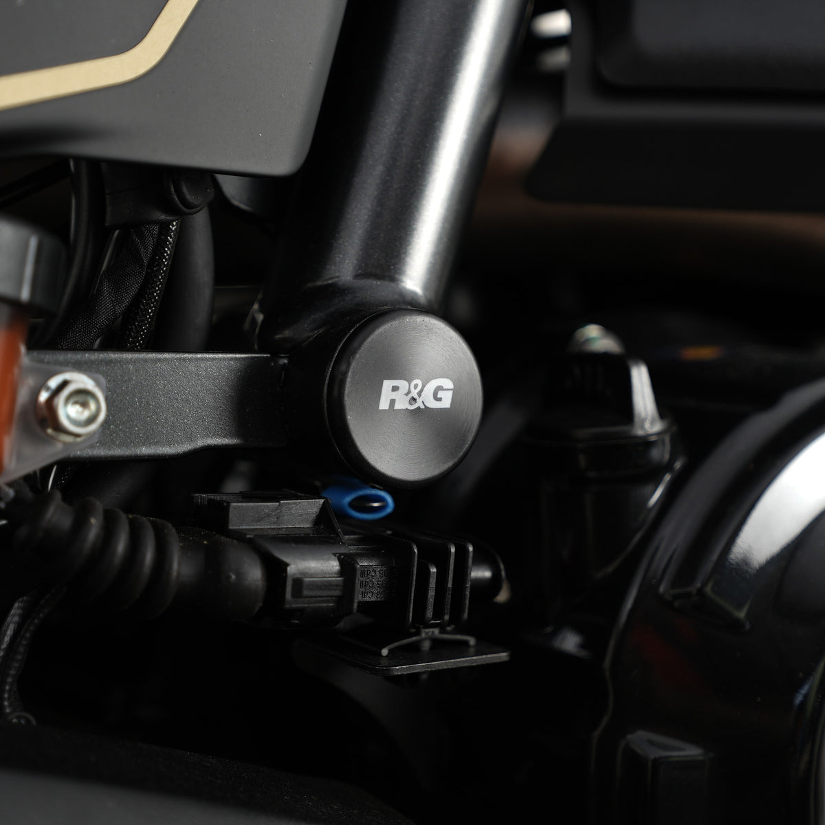 Frame Plug for Ducati Scrambler '15-, Monster 797 '17-, Dessert Sled '18-,Scrambler Icon '23-, Scrambler Icon Dark '26-, Scrambler Nightshift '23-, 10th Anniversary Rizoma Edition ’26- & Scrambler Full Throttle '23-