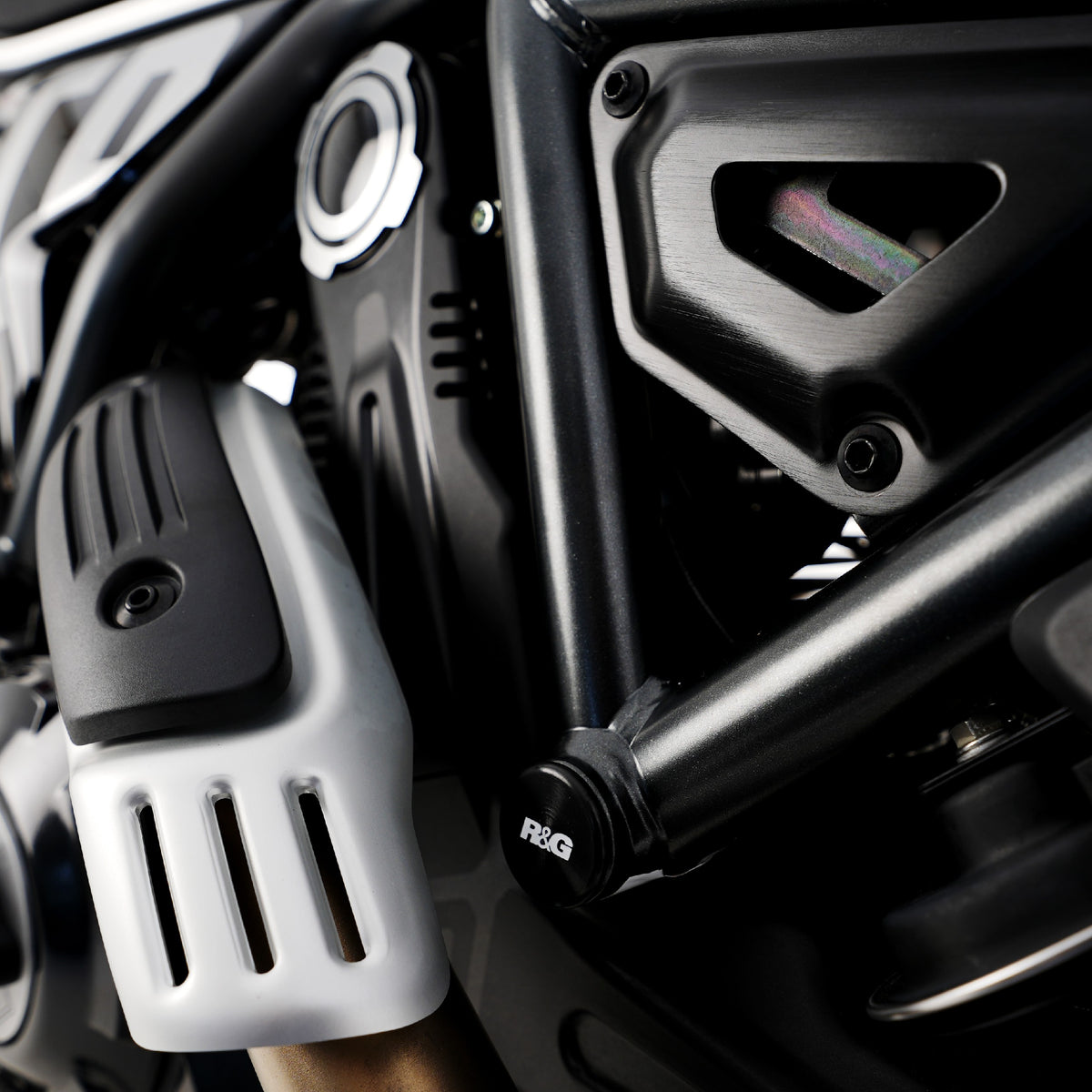 Frame Plug for Ducati Scrambler '15-, Monster 797 '17-, Dessert Sled '18-,Scrambler Icon '23-, Scrambler Icon Dark '26-, Scrambler Nightshift '23-, 10th Anniversary Rizoma Edition ’26- & Scrambler Full Throttle '23-