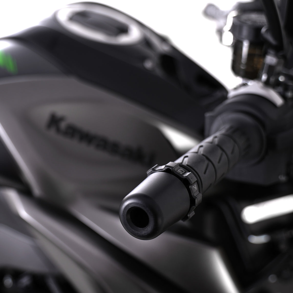 Kaoko Throttle Stabilizer for Kawasaki Z650 S ‘26-, Z1100 '26-, ZX-12, ZX-14, F1400 GTR ('13-), Versys 1100 (’25-) & 9 others (with heated or non-heated grips)