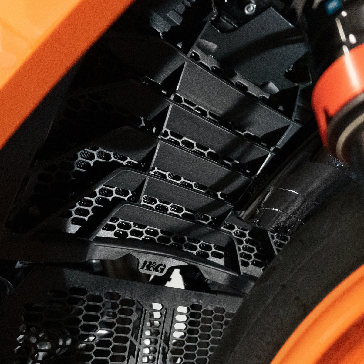 PRO Radiator Guard for KTM RC 390 / 125 / 200 '22-, Duke 125/250/390 '24-,Husqvarna Vitpilen 401 '24-