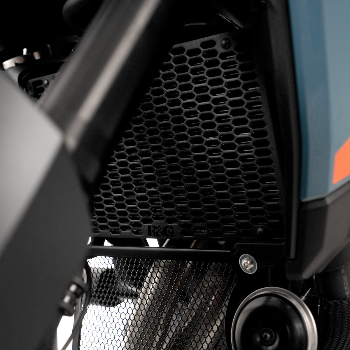 PRO Radiator Guard for Honda NX500 '24-& Honda CBR500R '26-( E-Clutch only)
