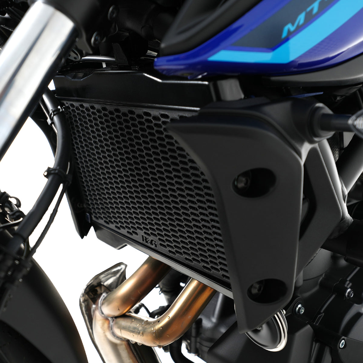 PRO Radiator Guard For Fantic Caballero 700 '23-, Yamaha Tenere 700 '25-, Tenere 700 Rally '26-, MT-07 '14- '24, Tracer 7(GT) '21- XSR700 '16-, Tracer 700 '16-'20 & XTZ 700 Tenere '25-
