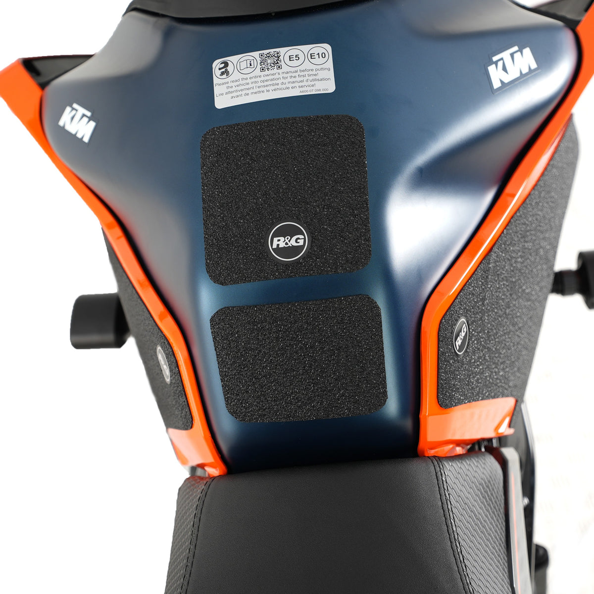 Modular Centre Tank Pad for KTM 790 Duke '26-, Duke125/250/390 '24-, QJMOTOR SRT 900 S '25- & Triumph Thruxton 400 '26-