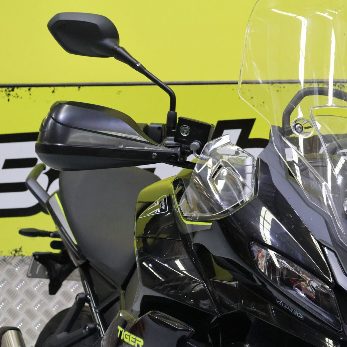 BarkBusters Handguard Kit Single Point Mount: Triumph Tiger Sport 800 '25-