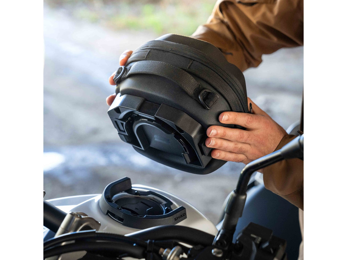 SHAD Click System Expandable Tank Bag E03CLP