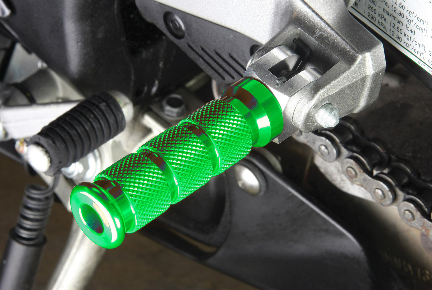 BikeTek Alloy Round Sports Footpegs Yamaha R1 Rider Green